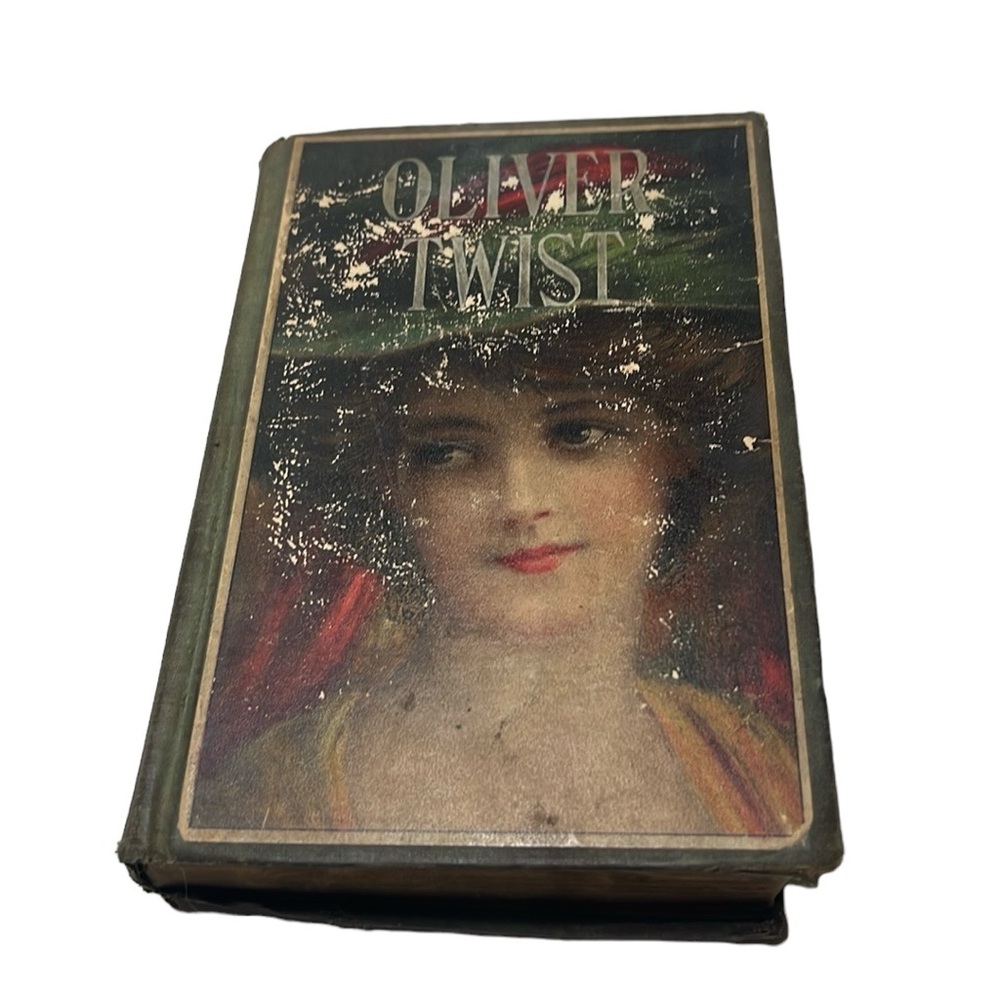 Vintage hardcover book Oliver Twist by Dickens - Picture 1 of 7